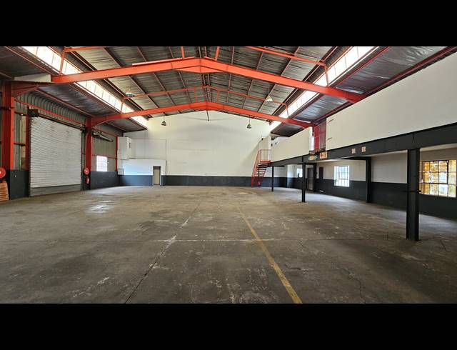 690M² WAREHOUSE TO LET IN JET PARK